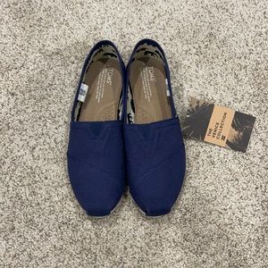 Women’s Toms